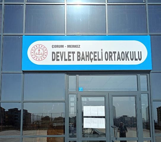ÇORUM’DA BİR OKULA BAHÇELİ’NİN ADI VERİLDİ