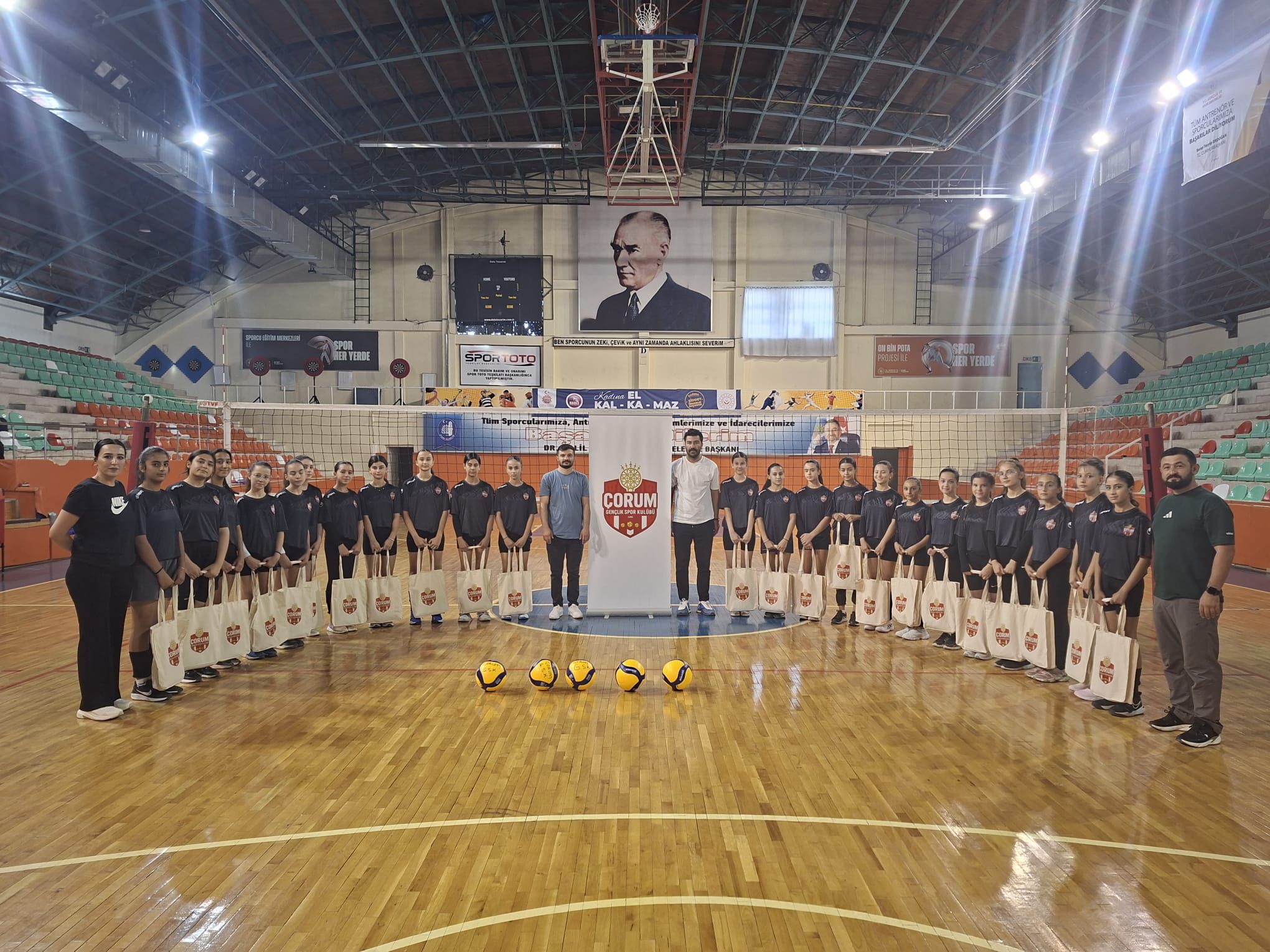 ÇORUM GENÇLİK SPOR KULÜBÜNDEN VOLEYBOL ALTYAPISINA DESTEK