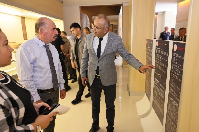 ÇORUM VALİSİ ALİ ÇALGAN HATTUŞA KAZI ÇALIŞMALARINI İNCELEDİ