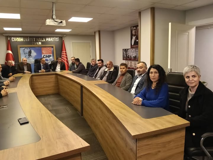 MUHTARLARDAN CHP’YE KUTLAMA ZİYARETİ