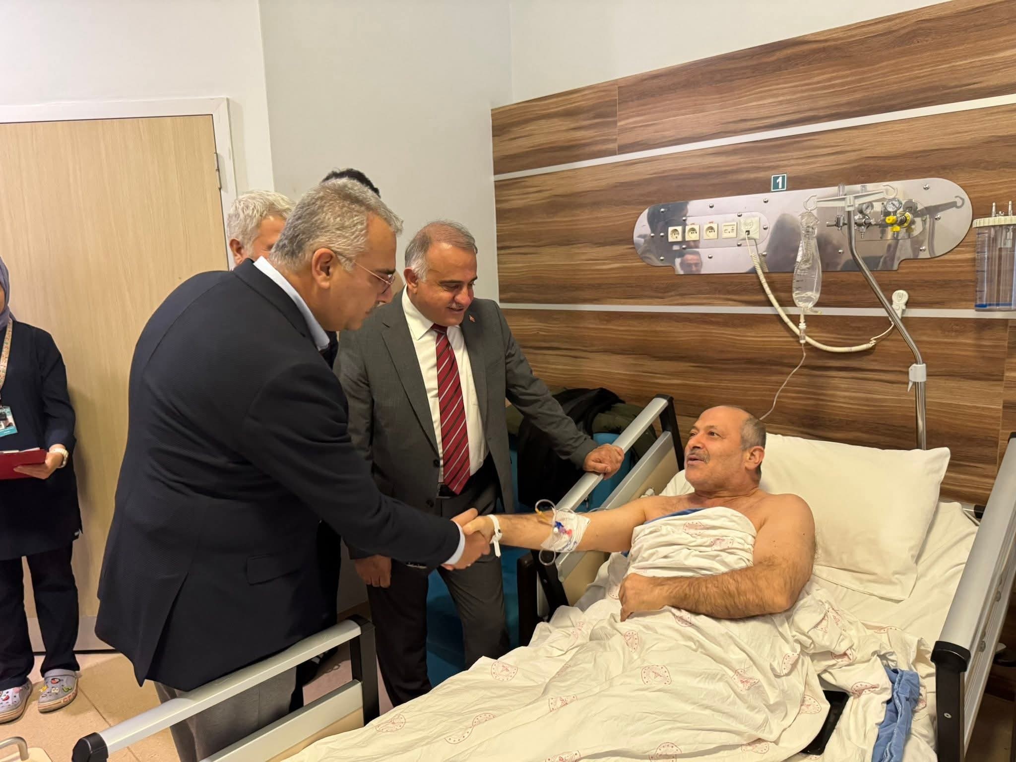 Milletvekili Ahlatcı’dan Hastane Ziyareti