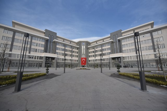 BELEDİYE 6 MİLYON 87 BİN TL KIRTASİYE YARDIMI YAPTI