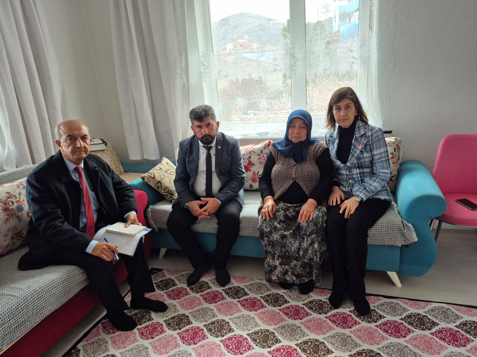 “YALNIZ DEĞİLSİNİZ, YANINIZDAYIZ”