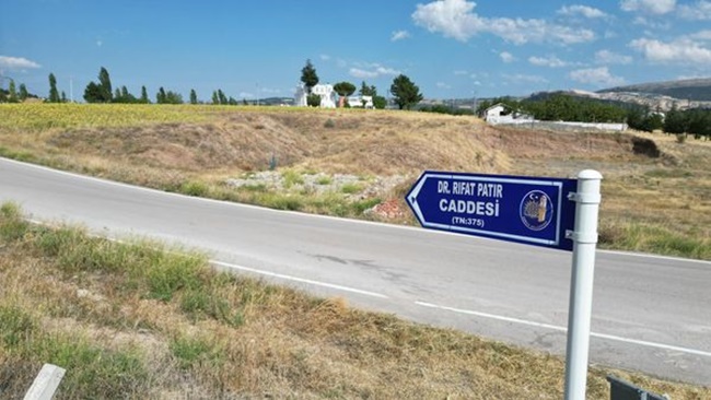 EFSANE DOKTORUN Ä°SMÄ°  YAÅžADIÄžI CADDEYE VERÄ°LDÄ°