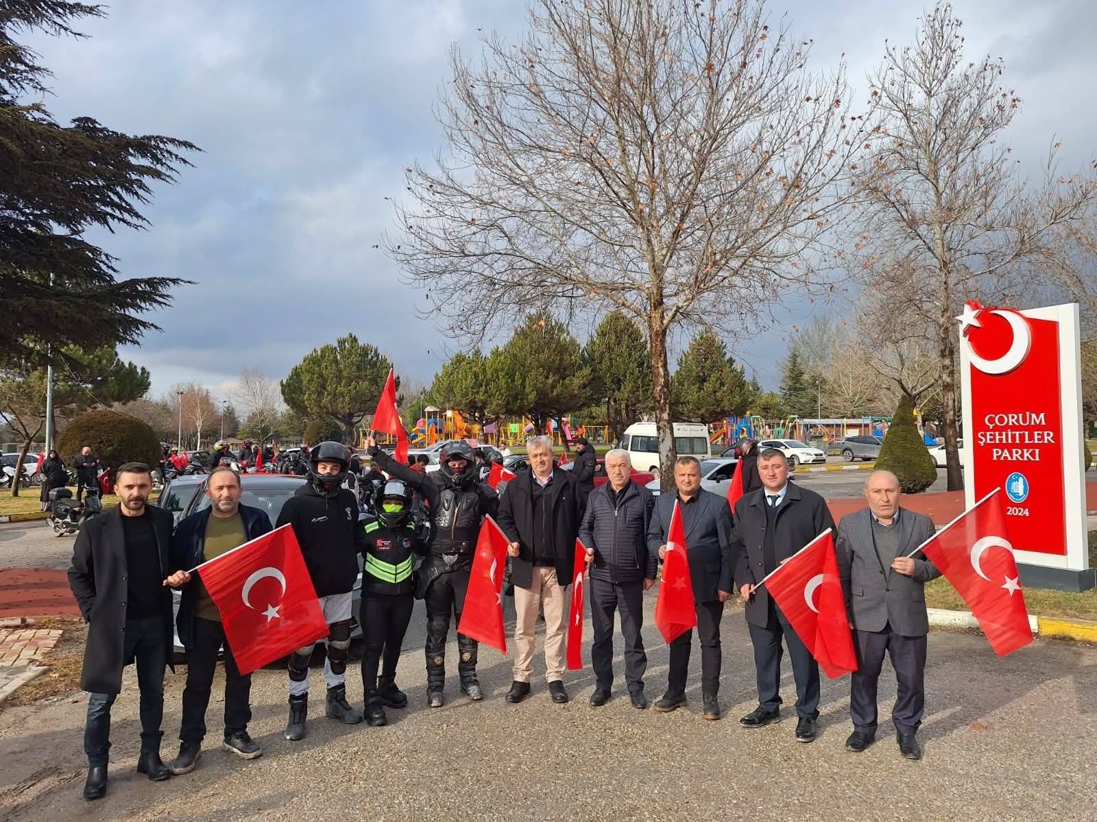 BAYRAK SEVDASI YOLLARA DÖKTÜ