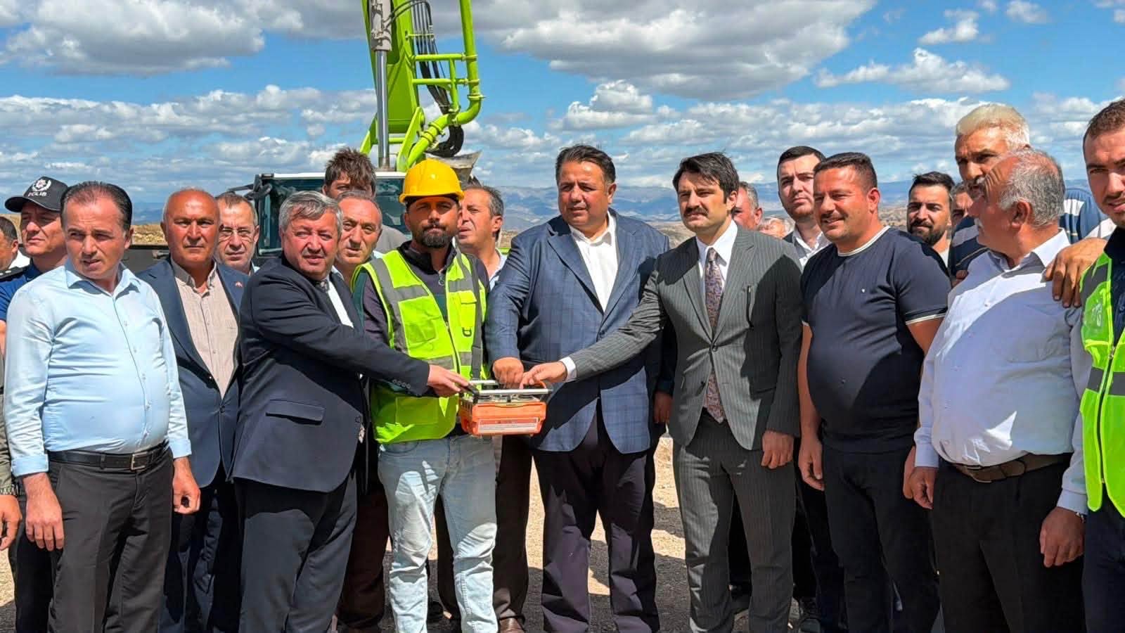 LAÇİN’DE ESNAFA 16 DÜKKÂN YAPILIYOR