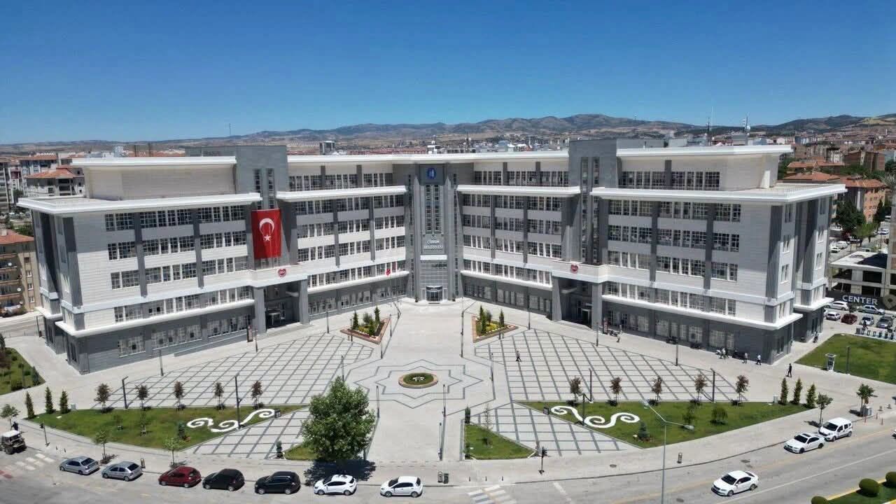 BELEDİYE 600 MİLYONA ARSASINI SATIYOR