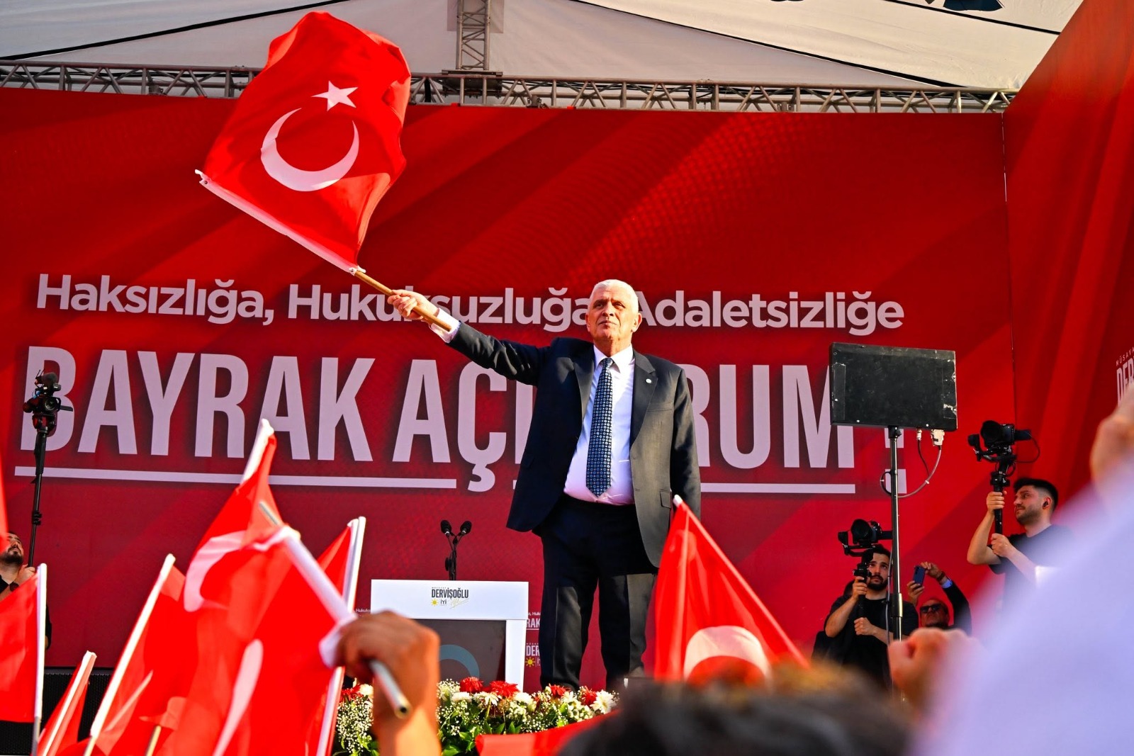 ÇORUM’DAN “BAYRAK AÇIYORUM” MİTİNGİNE YOĞUN KATILIM
