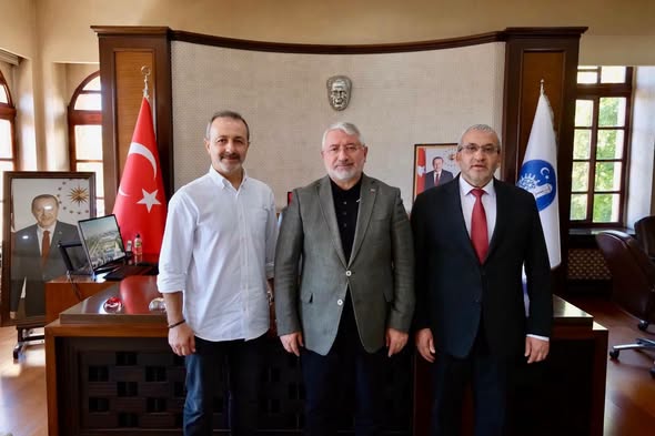 ÖDÜLLÜ YAZAR ÖZTÜRK'TEN BAŞKAN AŞGIN'A ZİYARET!