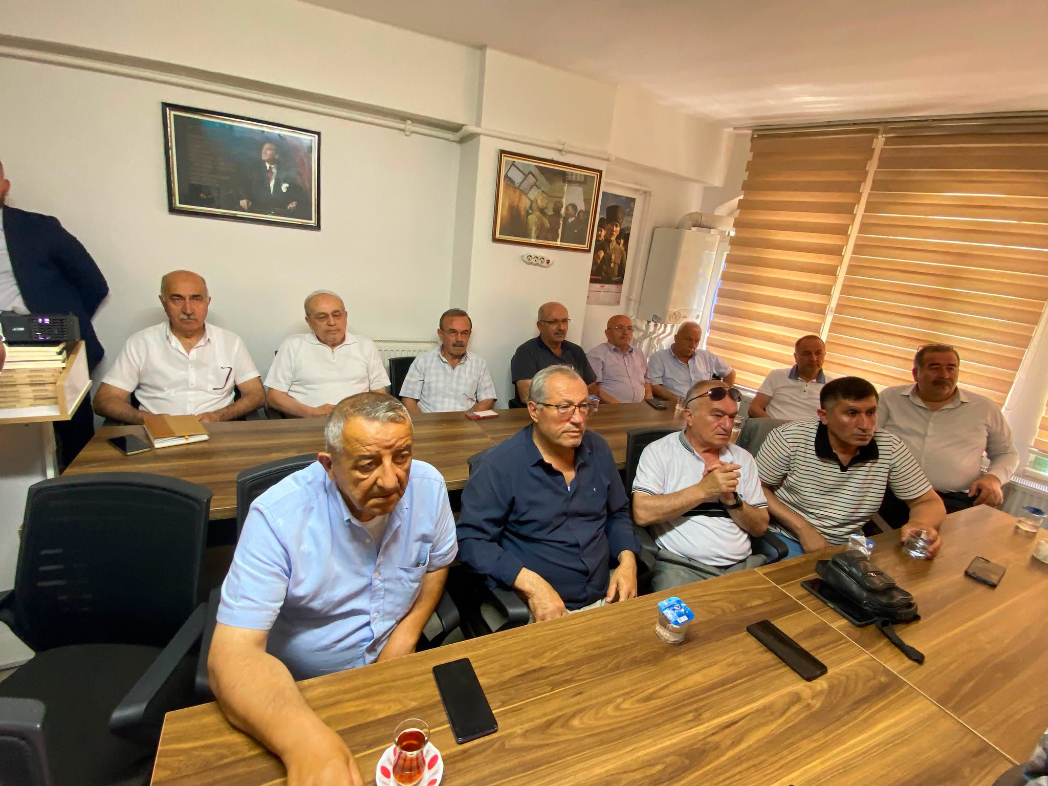 İYİ PARTİ’DEN EĞİTİM VE ESNAF ZİYARETİ