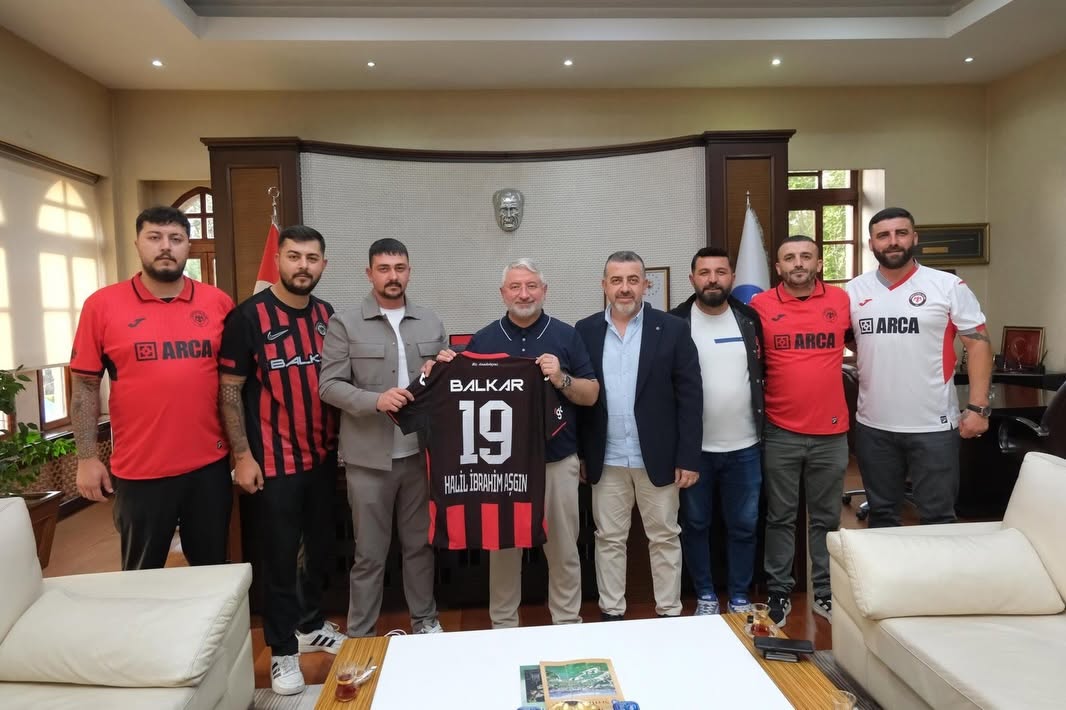 ÇORUM FK TARAFTARLARINDAN BAŞKAN AŞGIN’A ZİYARET
